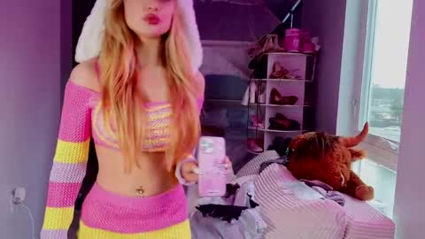 Ccinnamon online show from March 2026 06:52:01 PM