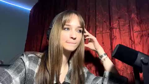 Snapshot of ceciliameusel chatting on November 2025 04:18:02 PM Lily online show from November 2025 04:18:02 PM