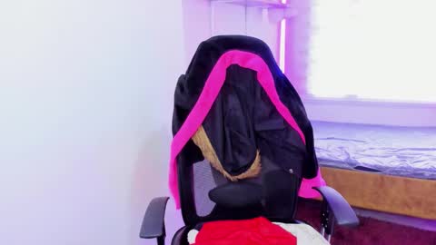 Snapshot of celeste_bonnet1 chatting on October 2025 07:04:02 PM celeste_bonnet1 online show from October 2025 07:04:02 PM