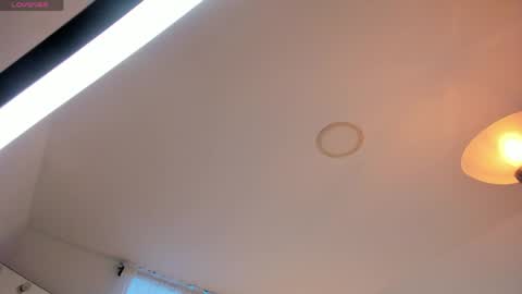 Snapshot of celia_dubois chatting on April 2026 08:23:01 PM Ari online show from April 2026 08:23:01 PM