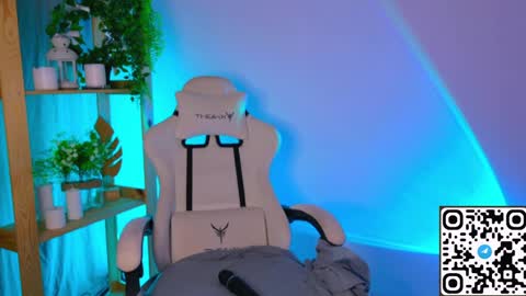 Snapshot of celine_dionn chatting on April 2026 05:45:02 AM Celine online show from April 2026 05:45:02 AM