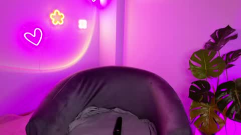 Snapshot of celine_dionn chatting on April 2026 02:11:01 AM Celine online show from April 2026 02:11:01 AM