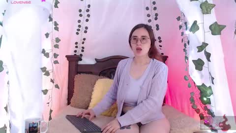 Snapshot of centaurigirls chatting on February 2025 02:33:02 AM Hello guys my name is Sofi and Lizzie and Vanessa online show from February 2025 02:33:02 AM