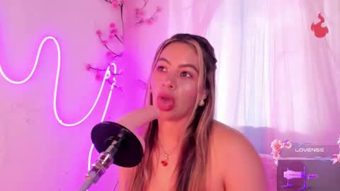 Snapshot of centaurigirls chatting on October 2025 04:04:02 PM Hello guys my name is Sofi and Lizzie and Vanessa online show from October 2025 04:04:02 PM