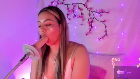 Snapshot of centaurigirls chatting on October 2025 03:31:02 AM Hello guys my name is Sofi and Lizzie and Vanessa online show from October 2025 03:31:02 AM