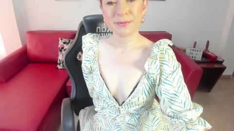 Snapshot of chanel_gold chatting on December 2024 01:45:01 PM online show from December 2024 01:45:01 PM