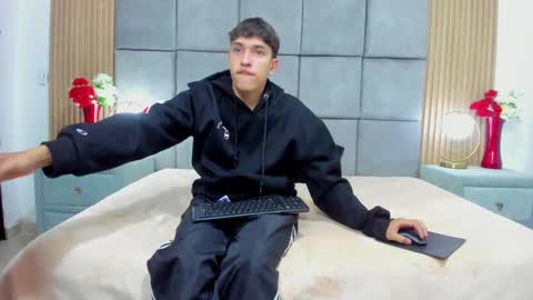 Snapshot of chanellandmax chatting on October 2025 01:00:02 PM Chanellandmax online show from October 2025 01:00:02 PM