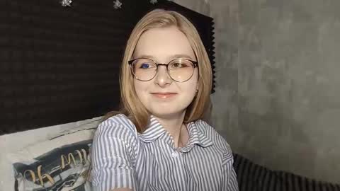 Lia online show from March 2026 05:37:02 AM