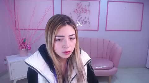 Snapshot of channel_blonde_a chatting on December 2024 04:39:01 PM channel_blonde_a online show from December 2024 04:39:01 PM