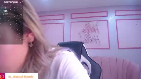 Snapshot of channel_blonde_a chatting on January 2025 05:01:01 PM channel_blonde_a online show from January 2025 05:01:01 PM