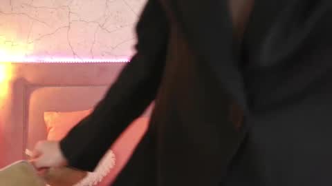 Snapshot of channelangeless chatting on October 2025 08:17:01 AM Channelangeless online show from October 2025 08:17:01 AM