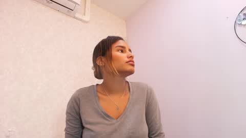 Raquel  online show from October 2025 12:02:02 PM