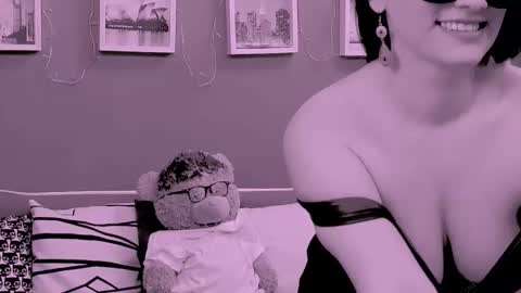 The Queen online show from February 2026 03:26:02 PM