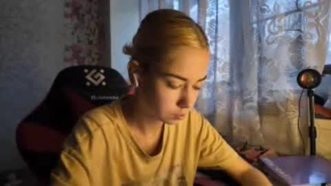 Snapshot of charleneschonert chatting on November 2025 08:38:02 AM Nancy online show from November 2025 08:38:02 AM