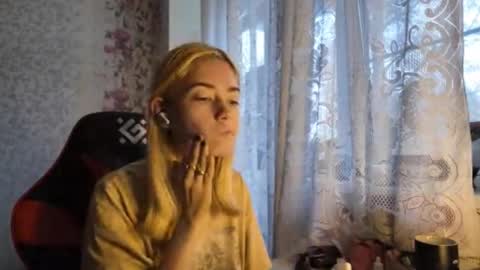 Snapshot of charleneschonert chatting on November 2025 07:09:01 AM Nancy online show from November 2025 07:09:01 AM