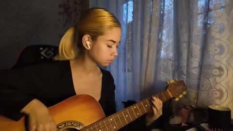 Snapshot of charleneschonert chatting on November 2025 07:29:02 AM Nancy online show from November 2025 07:29:02 AM