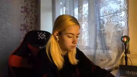 Snapshot of charleneschonert chatting on November 2025 07:40:01 AM Nancy online show from November 2025 07:40:01 AM