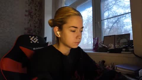 Snapshot of charleneschonert chatting on November 2025 08:15:01 AM Nancy online show from November 2025 08:15:01 AM