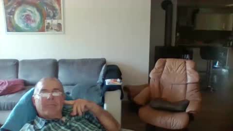 Snapshot of charles6064 chatting on May 2026 01:42:02 PM charles6064 online show from May 2026 01:42:02 PM