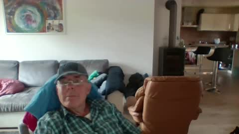 Snapshot of charles6064 chatting on June 2026 10:35:01 AM charles6064 online show from June 2026 10:35:01 AM