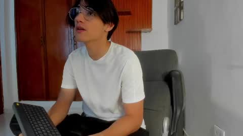Snapshot of charley_morgan chatting on March 2025 06:29:01 PM charley_morgan online show from March 2025 06:29:01 PM