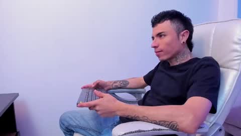 charlie_foxie online show from April 2026 02:17:01 AM