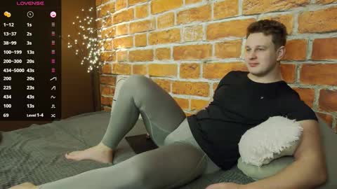 Snapshot of charlie_smiley chatting on December 2025 05:15:02 AM Charlie Smiley online show from December 2025 05:15:02 AM