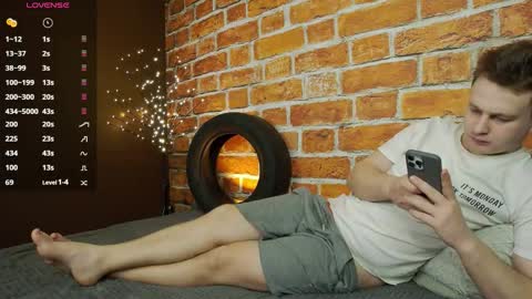 Snapshot of charlie_smiley chatting on February 2026 02:08:02 AM Charlie Smiley online show from February 2026 02:08:02 AM