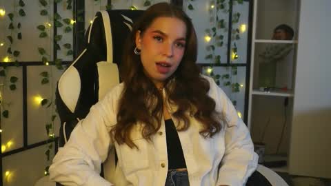 Snapshot of charlinemanke chatting on October 2025 05:32:02 PM Dannie online show from October 2025 05:32:02 PM