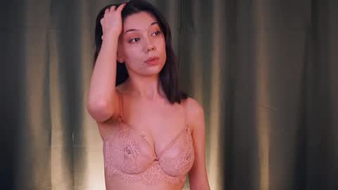 Yumi online show from April 2026 09:39:33 PM