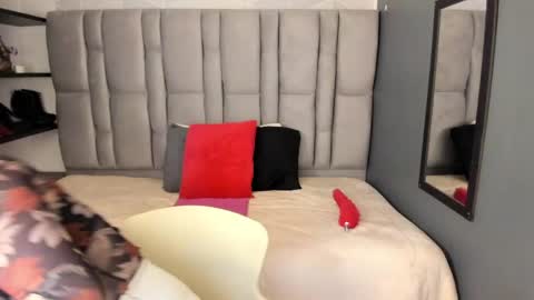Charlot milf online show from April 2026 11:28:01 AM