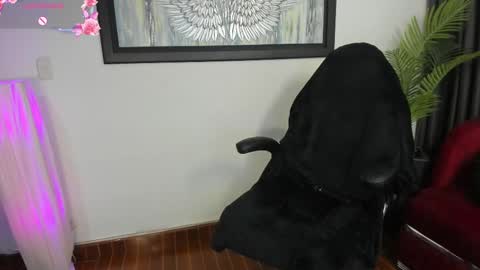 Charlote online show from March 2025 06:01:02 PM