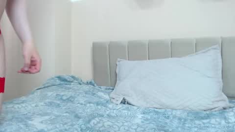 Snapshot of charlothe_dumont chatting on April 2026 05:30:01 PM charlothe_dumont online show from April 2026 05:30:01 PM