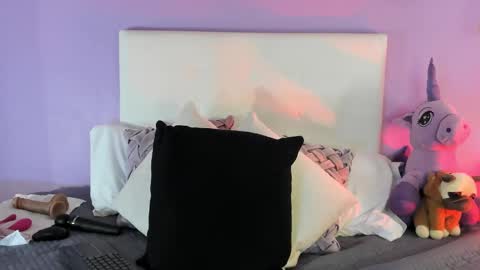 Snapshot of charlotte1117 chatting on September 2025 03:35:01 PM Char 3 online show from September 2025 03:35:01 PM