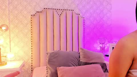   Charlotte  online show from December 2024 07:11:01 PM