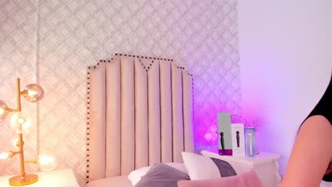   Charlotte  online show from January 2025 07:18:02 PM