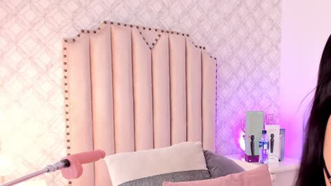   Charlotte  online show from January 2025 06:31:01 PM