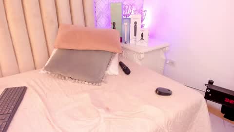   Charlotte  online show from January 2025 10:41:02 PM