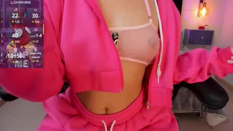 Snapshot of charlotte__benett chatting on October 2025 04:40:02 AM Charlotte online show from October 2025 04:40:02 AM