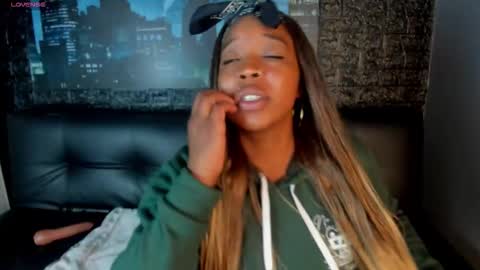 Snapshot of charlotte_brown_1 chatting on December 2025 01:27:01 PM CHARLOTTE BROWN online show from December 2025 01:27:01 PM