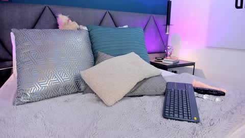 Charlotte online show from December 2024 03:14:01 PM