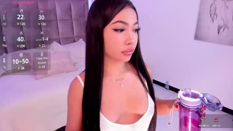 Snapshot of charlotte_es chatting on January 2025 12:29:01 PM Charlotte online show from January 2025 12:29:01 PM