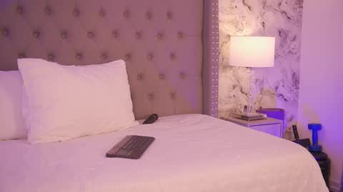 Snapshot of charlotte_harriz chatting on February 2026 04:18:02 AM Charlotte online show from February 2026 04:18:02 AM