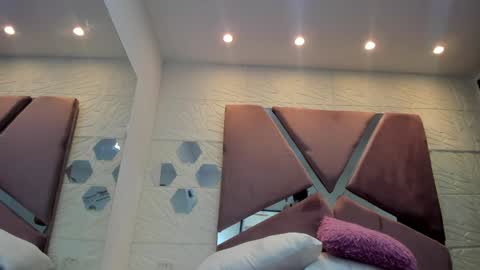 Charlotte Icee online show from December 2024 07:44:01 PM