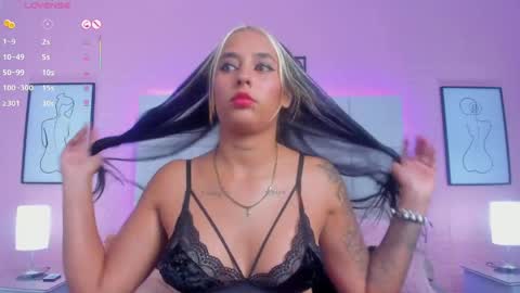 Snapshot of charlotte_kisss chatting on April 2026 06:58:02 PM Charlotte online show from April 2026 06:58:02 PM