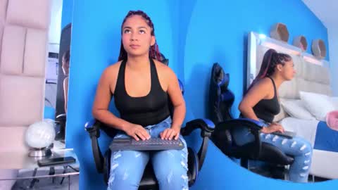 charlotte_mia17 online show from November 2025 02:43:02 PM