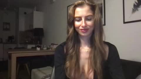 Charlotte Roche online show from November 2025 04:06:02 PM