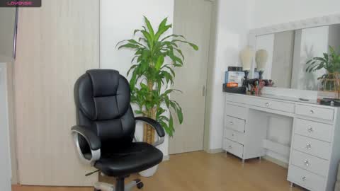 Snapshot of charlotte_tiller chatting on December 2024 06:38:01 PM Yuli online show from December 2024 06:38:01 PM