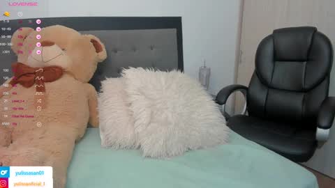 Snapshot of charlotte_tiller chatting on February 2025 11:43:01 PM Yuli online show from February 2025 11:43:01 PM