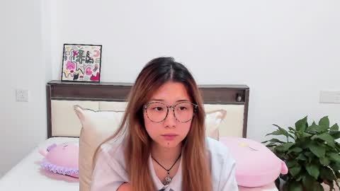 Snapshot of charlottelin chatting on April 2026 04:19:02 PM Charlotte online show from April 2026 04:19:02 PM